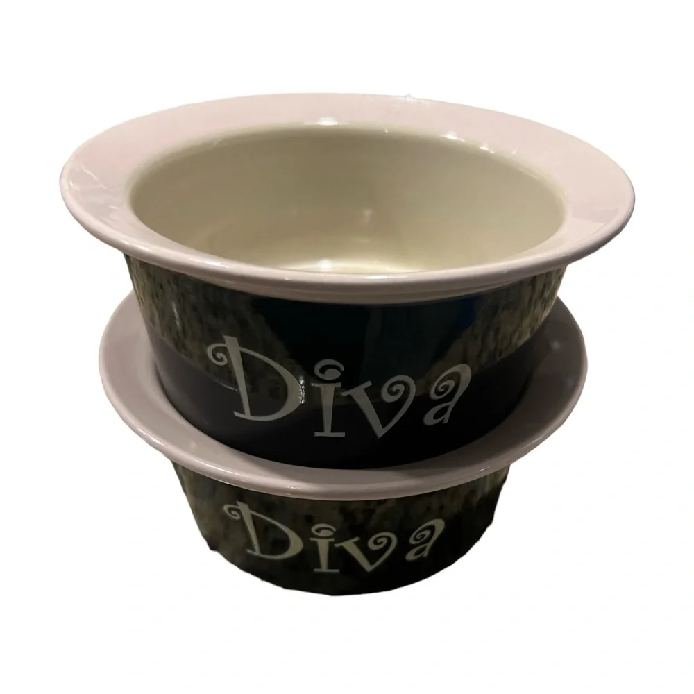 Pet Dishes for small dogs. Set of 2 dog bowls, excellent pre loved condition.